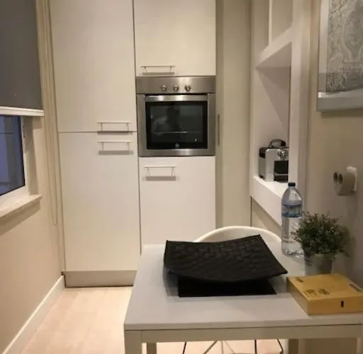 Cosy And Renewed T2 Apartament In Campolide - 1D