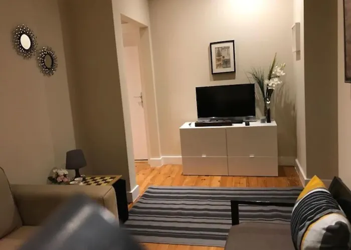 Cosy And Renewed T2 Apartament In Campolide - 1D